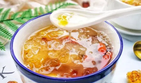 红枣银耳莲子汤的做法 红枣银耳莲子汤的功效及禁忌