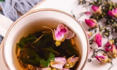 蒲公英跟玫瑰花泡水的功效与作用