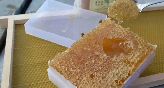 蜂巢蜜的功效与作用及食用方法