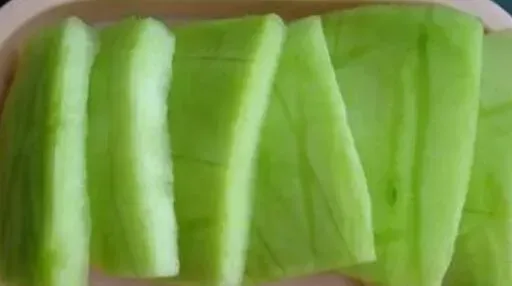 如何用西瓜皮擦脸 西瓜皮擦脸的正确方法