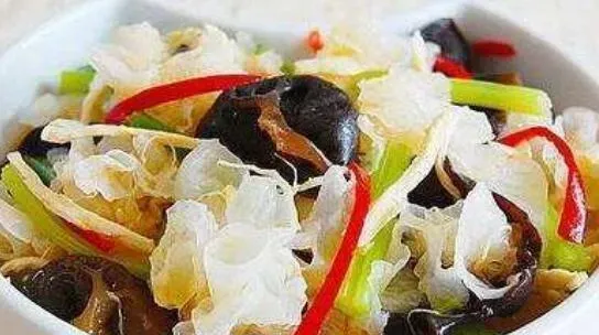 银耳为什么不能天天吃 吃银耳的注意事项