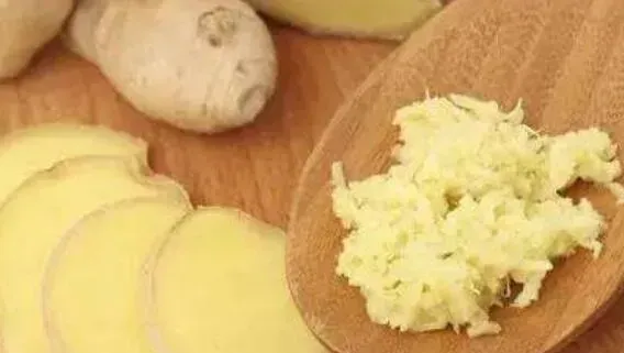 姜泡脚的功效与作用